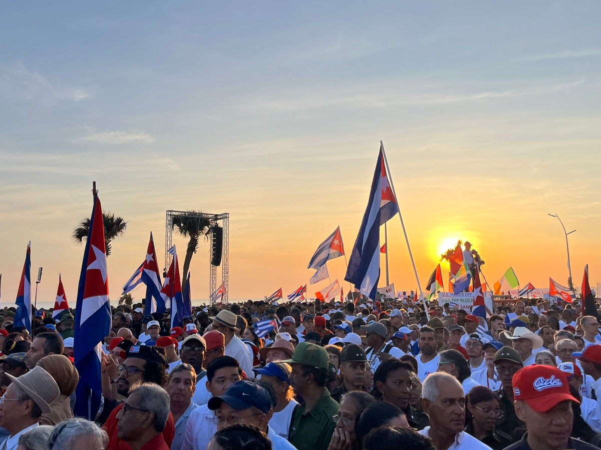 #LaPatriaSeDefiende #1roDeMayo #Cuba