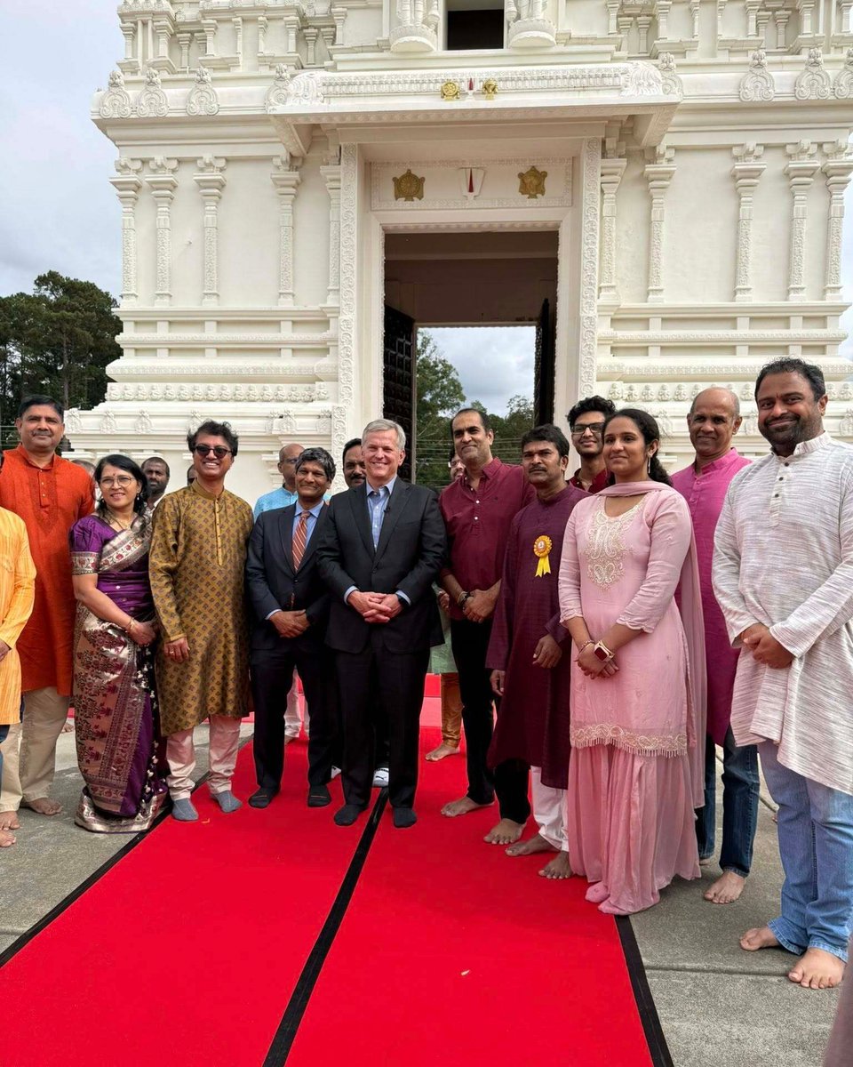 jay_chaudhuri's tweet photo. May 1st marks the start of AAPI Heritage Month — and it's personal for me.

My parents are part of the generation that brought their families, their talents, and their dreams to North Carolina. Like so many Asian Americans and Pacific Islanders, they helped build this state into what it is today.

This month, I celebrate them and every member of our AAPI community whose contributions make North Carolina's future brighter. 

#ncpol #AAPI #AAPIHeritageMonth #northcarolina