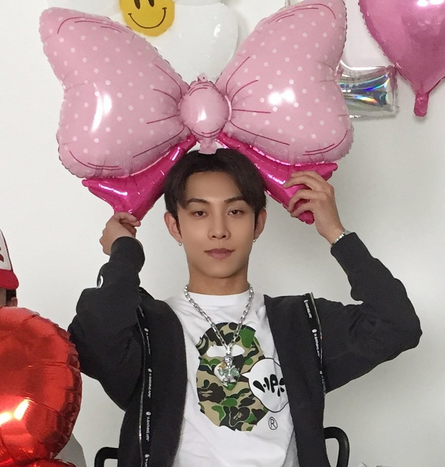 morelove_kr's tweet photo. 공주병걸린 래퍼 https://t.co/H14l3LMiue