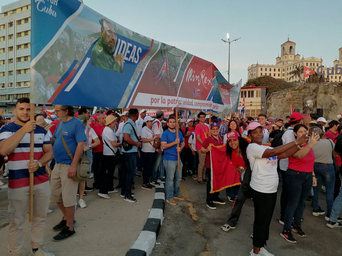 carlosale_99's tweet photo. En el Día Internacional de los Trabajadores, se conjugan los sentimientos patrióticos más profundos que nos unen como nación: el antiimperialismo, la solidaridad y el amor a la Patria.

En esta fecha los jóvenes cubanos reafirmamos que que #LaPatriaSeDefiende https://t.co/JBBpOzN9gS