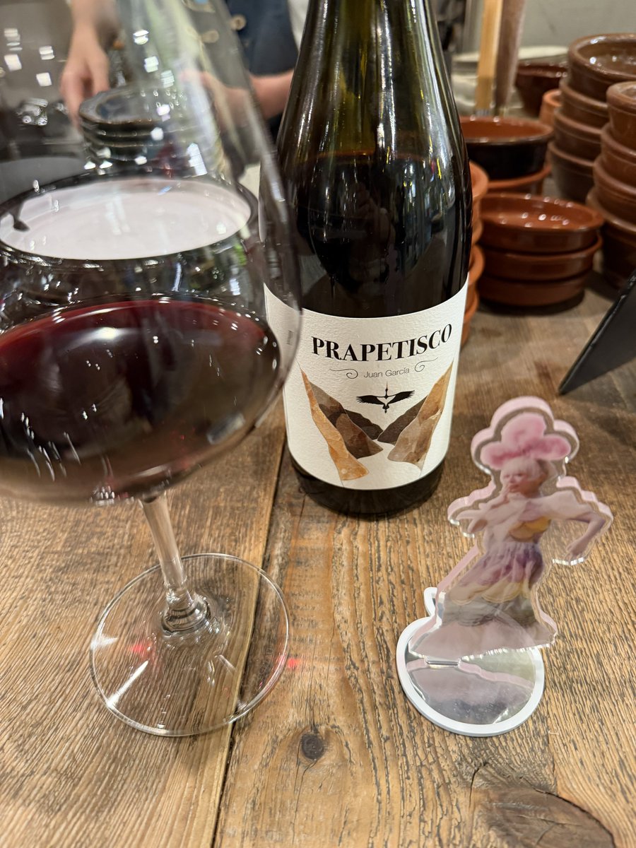 ayano_kimono's tweet photo. #モバイル党首と党大会
#モバイル党首と反省会
赤🍷な気分だったので。
#juuri https://t.co/ssU9EAIulG