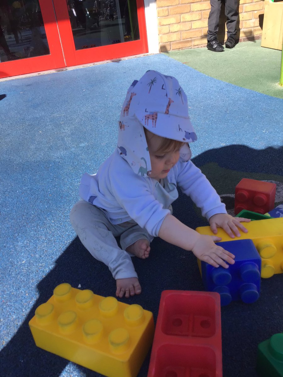 KincraigBabyRoo's tweet photo. We made the most of the sunshine and had lots of fun with our friends in the outdoor area. #PhysicalDevelopment. https://t.co/TB3W5lSmaA