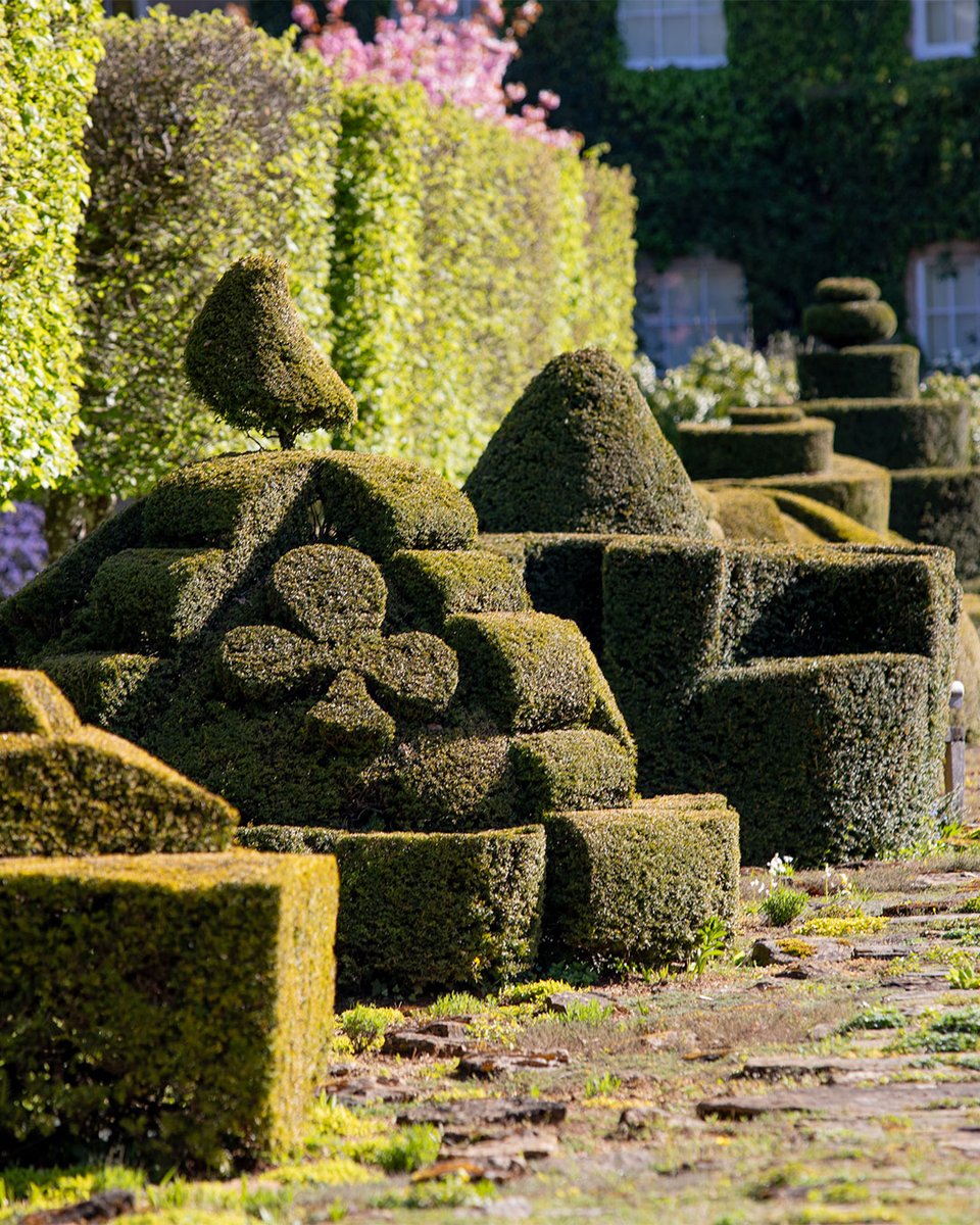 Highgrove Gardens tweet media