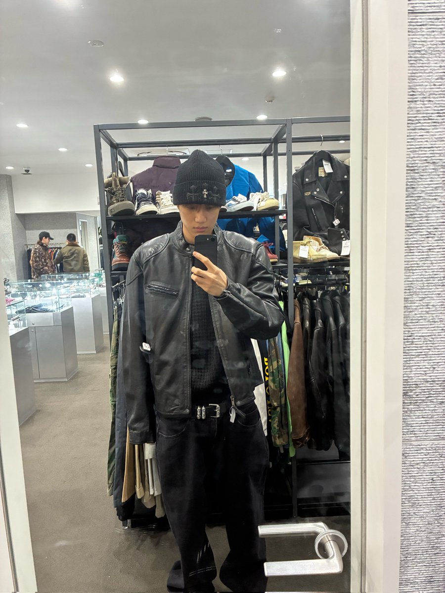 봉 tweet media