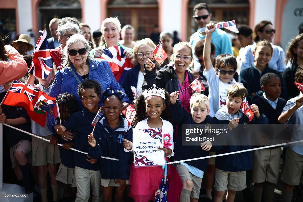 SabirahLohn's tweet image. People waiting to see the King at Kings Square in Bermuda.