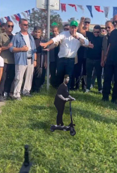 kim scissorhands tweet media