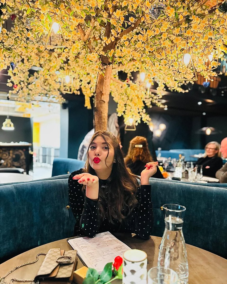 riyabha11's tweet image. Cheering with dinner 🤩

#dinner #usa #indiangirl #fyp #viraltweet #blacklover #foryou #