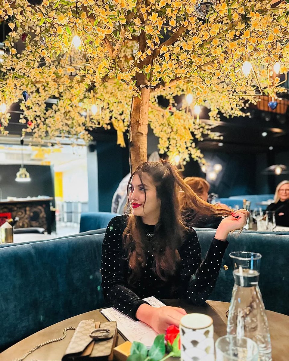 riyabha11's tweet image. Cheering with dinner 🤩

#dinner #usa #indiangirl #fyp #viraltweet #blacklover #foryou #