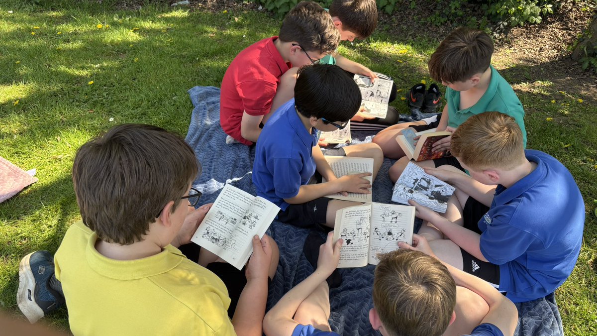AuckleyY6's tweet image. What fantastic weather 🌞 for Year 6 to enjoy some mindfulness time, reading their favourite texts outside. #readingforpleasure