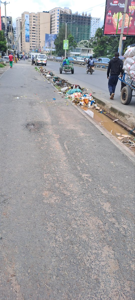 Muhoss's tweet photo. @Eastleighvoice @Alfayaz11 The trench that's a few metres from @bbsmallnairobi is full of trash. So are many other areas around Eastleigh. https://t.co/B3gJgJqd7w