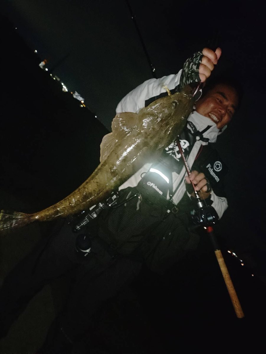 efree_nori's tweet image. 爆風の中、やったりました！
マーゴン62センチ！
なんて頭のデカさ、、、
一瞬エイかと思うくらい走った😆
釣り最高！
#fishman #ビームスリプラウト90m #myimz