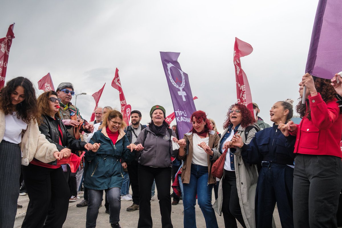 Tipli_Kadinlar's tweet photo. 📍 Ankara

Tandoğan Meydanı’nda halkın korteji tüm renkleriyle bütün coşkusuyla 1 Mayıs alanındaydı.

#1Mayıs https://t.co/DBDPm3Bgcm
