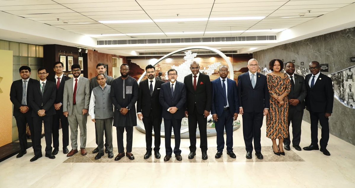 BurundinAddis's tweet image. L’équipe de l’@_AfricanUnion, dirigée par Amb. @WillyNyamitwe, Président du COREP, poursuit les négociations avec la partie indienne (présidée par S.E. @SudhakarDalela) en vue de finaliser le projet de Déclaration du 4e Sommet Inde–Afrique, prévu à #NewDelhi fin mai 2026.
#IAFS4