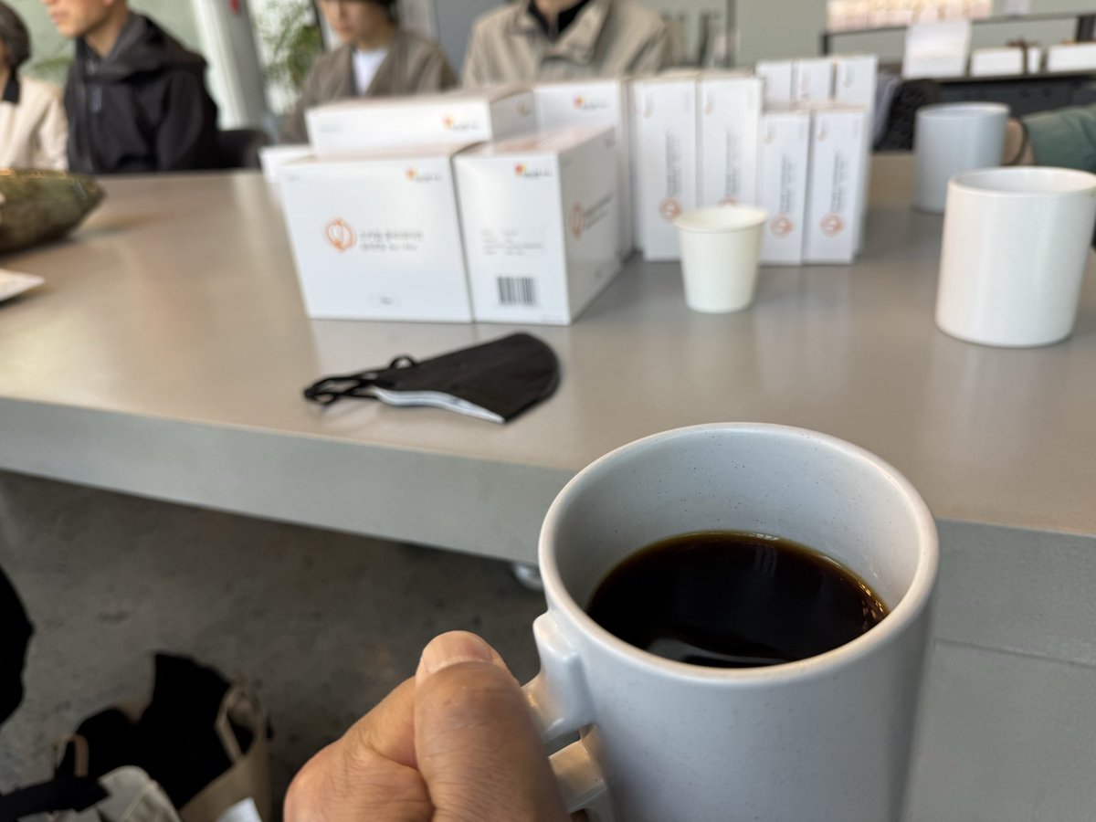 SSAM200's tweet photo. 매일 매일이 늘 그렇듯 최선을 다 해가면서,
"해바라기"의 기록을 남기고 있습니다.
청주에서의 급 벙모!
모임을 통해서 절친이 된 친구와 같이 청주에서의 소중한 시간을 보내고 늦은 밤 귀경을 하였습니다.
내일은 목포행 ^^
#해바라기 #베스티안재단 #후원과나눔 #벙모 #청주 #일상 #지방모임 https://t.co/lgEMXc4bf3