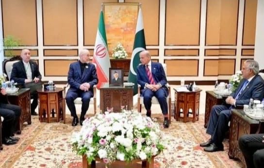 باكستان تنقل الرد الإيراني إلى واشنطن وتبدي تفاؤلاً بإنهاء الحرب