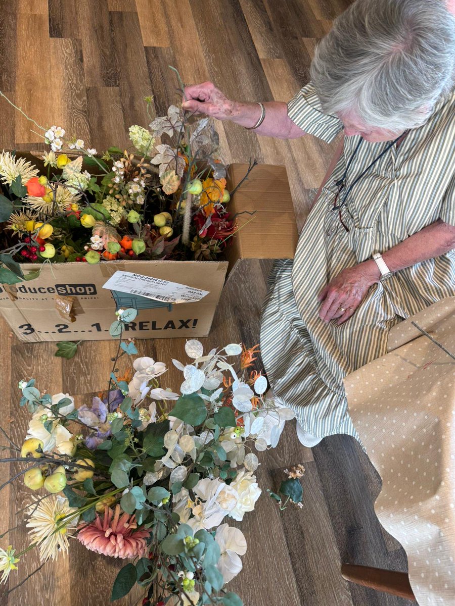 elliscombe's tweet photo. A resident and Rebecca made a flower arrangement for one of our beautiful pots located in the window of our staircase, using some wonderful faux flowers which were donated to us. We will change our arrangements to make them seasonal, and have already planned our autumnal display. https://t.co/NOHbokOX8f