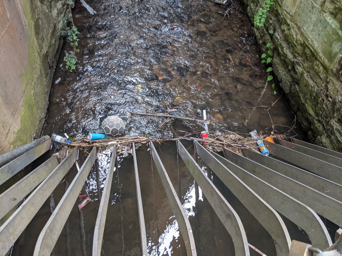 EricTorrington's tweet image. With ~80% of marine #litter originating on land, today’s walk &amp;amp; talk with #Stroud MP Dr Simon Opher highlighted a @EnvAgency coarse screen hotspot, gaps in provisions for  litter, &amp;amp; absent source-to-sea strategy in UK legislation &amp;amp; marine litter strategy @mcsuk @sascampaigns