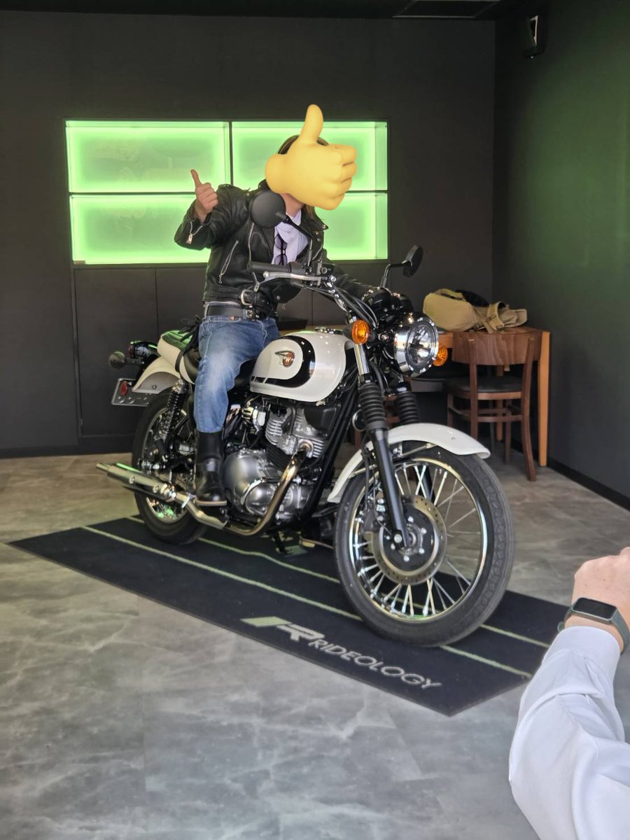 hide51654551's tweet photo. W230オーナーになったのでクラシック、ロッカーズバイカー界隈の方！
仲良くしてください🙇‍♂️🙏
 #kawasaki  #W230 https://t.co/NLWb6qRoux