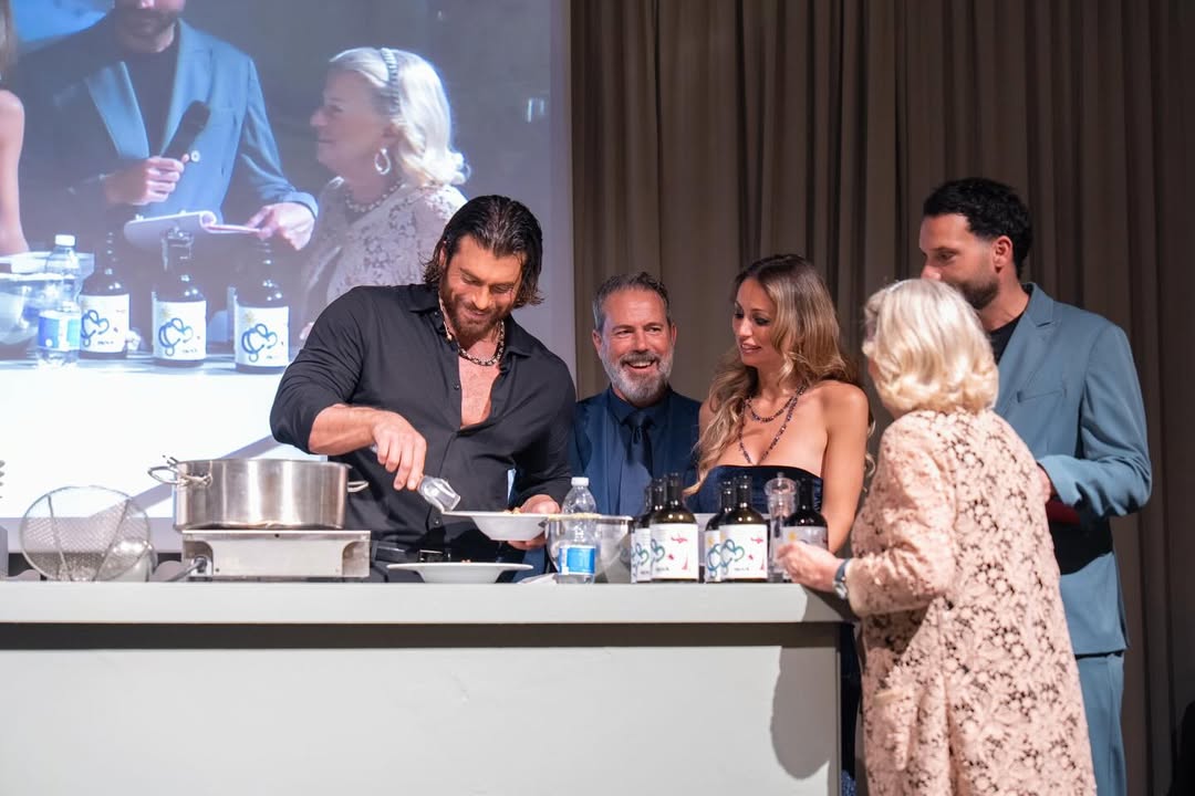 sontyk's tweet image. +
#CanYaman 
#MeetAndGreet Cassano d'Adda, Milan, Italy   
Castello Visconteo
IG susannaparisi.events
+