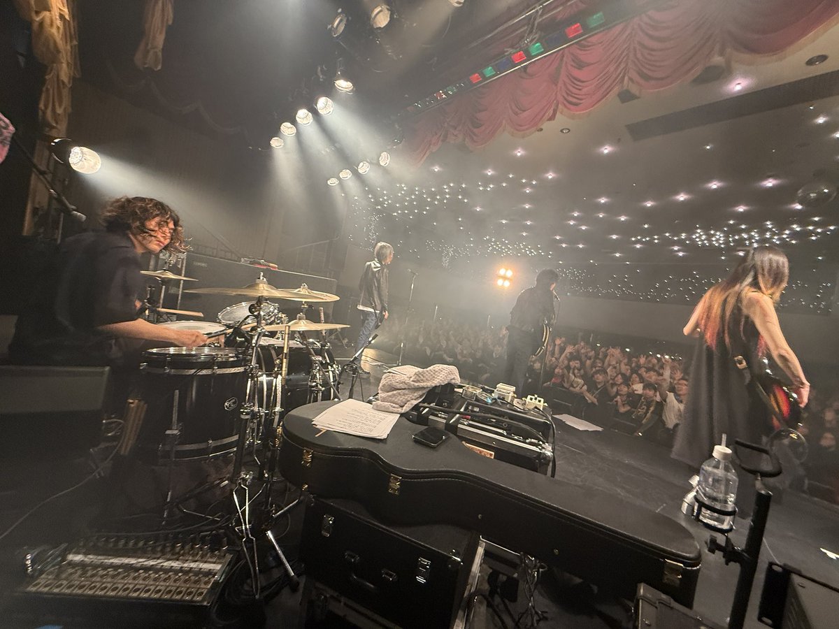 a flood of circle 公式 tweet media