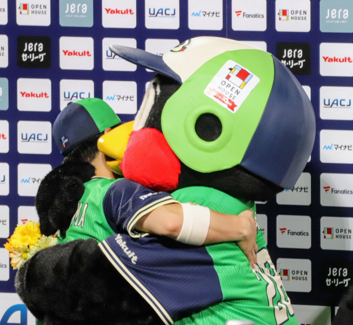 サイクルヒット達成の丸ちゃんと
つば九郎👯‍♀️👯‍♀️👯‍♀️
つば九郎があまりにも、選手とうちとけてるから、担当は実は原樹理説
あったよね？