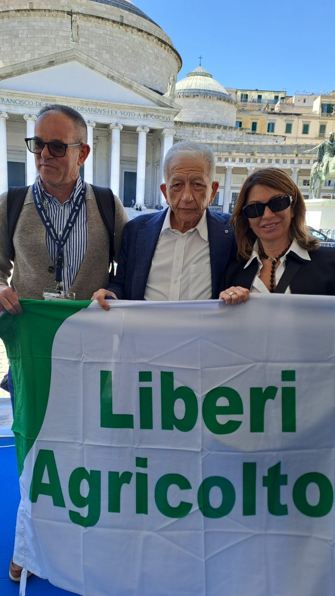 Valitutto_'s tweet photo. Festa del Lavoro, la Confsal ancora una volta sceglie Napoli per il 1 maggio. Noi del mondo agricolo siamo sempre presenti quando si parla di diritto dei lavoratori. #1Maggio #FestadelLavoro #Confsal #Liberiagricoltori https://t.co/mb8Lpp5zzL
