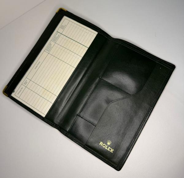 brunotsalata's tweet image. Porta Documentos Original ROLEX 

Whatsapp 16997262613

R$1.400,00 via OLX ou retirada em Barrinha SP 

Folha de registro em branco. 

#rolex #relogio #tempo #horario #luxo 

sp.olx.com.br/regiao-de-ribe…