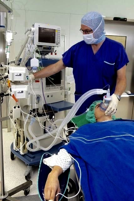 Markdonalda9dq's tweet image. emphasize the blend of technical skill, artistic precision, and deep empathy required for the profession. #surgeons # twitter