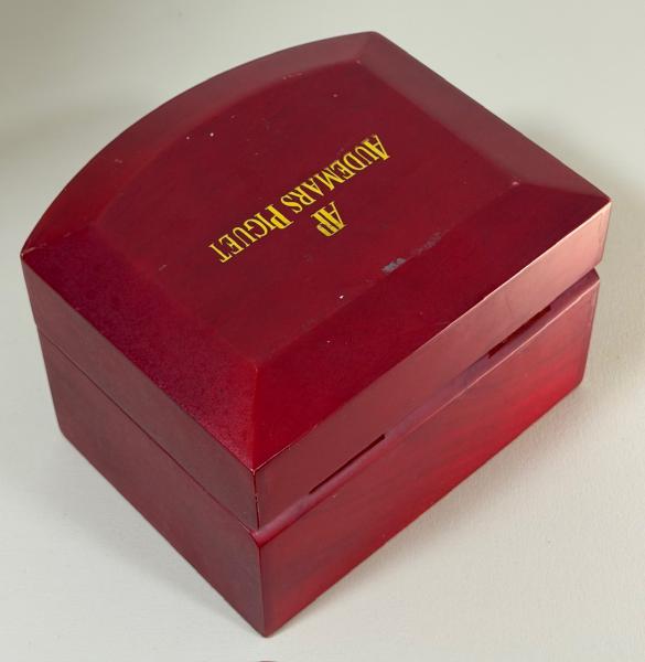 brunotsalata's tweet image. Caixa Original Audemars Piguet – Madeira Luxuosa, Rara e Colecionável

Whatsapp 16997262613

R$2.000,00 via OLX ou retirada em Barrinha SP 

#audemarspiguet #relogio #tempo #horario 

sp.olx.com.br/regiao-de-ribe…