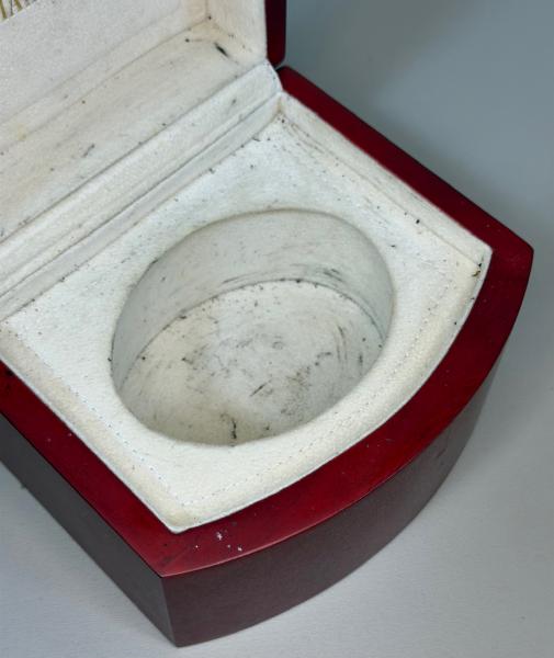 brunotsalata's tweet image. Caixa Original Audemars Piguet – Madeira Luxuosa, Rara e Colecionável

Whatsapp 16997262613

R$2.000,00 via OLX ou retirada em Barrinha SP 

#audemarspiguet #relogio #tempo #horario 

sp.olx.com.br/regiao-de-ribe…