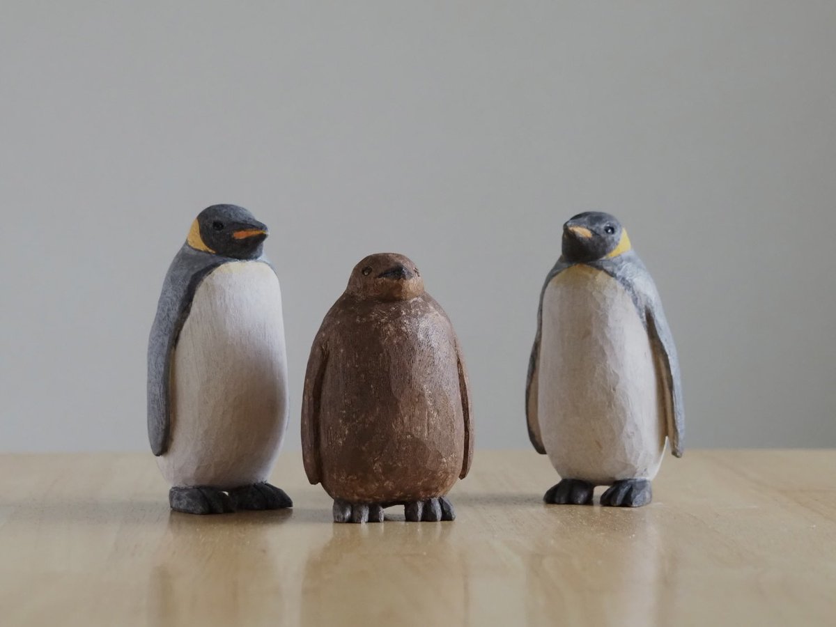 新宿ペンバザ キングペンギンです。 雛の背丈を親と同じにすると大きく
