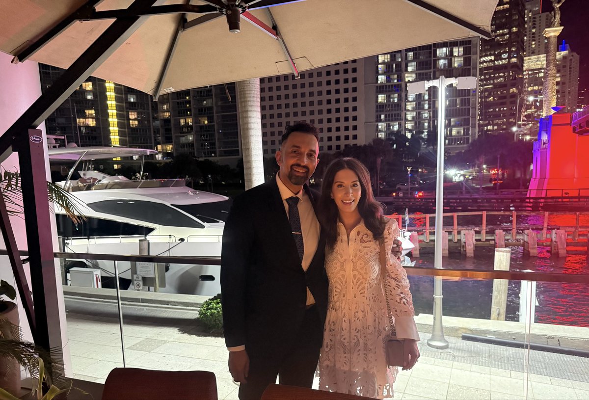 LaurenGroner's tweet photo. Only very important #chestrads, like @JMammarappallil @DukeRadiology, and very important topics, like #liquidbiopsy, will get me out on a school night 😄 🫁 🩸🩻
Lovely to see you in Miami, Joe!☀️🌊🏝️ https://t.co/SOHUZgtzmT