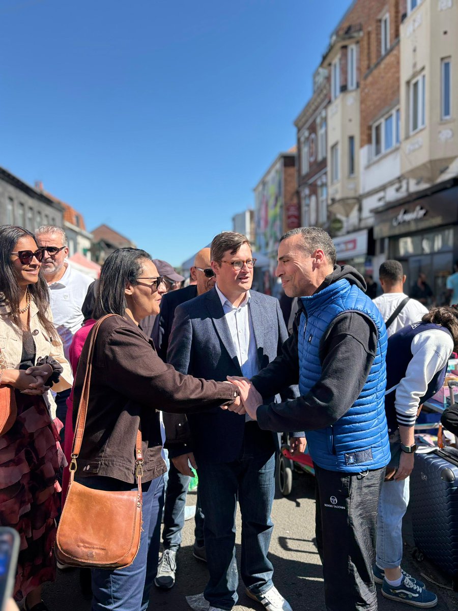 PS_Lille's tweet photo. Très belle mobilisation du @PS_Lille pour ce 1er mai populaire !

Autour d’@Ardeslandes et des élu•es Tout pour Lille en manifestation derrière les syndicats, à la Braderie de Lille-Sud aux côtés des habitant•es et à la traditionnelle Fête de la Soupe à Wazemmes.

On continue ! https://t.co/UbQYr0uyMO