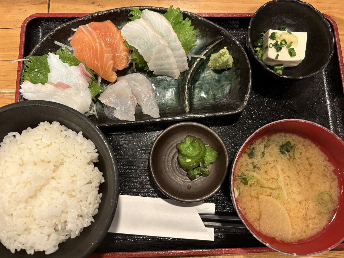 bearJug's tweet photo. 今日の外食ランチ
さしみ定食
北海道酒場 魚蔵 ねむろ 蒲田駅前店
#ランチ https://t.co/ZeBdTCEBJw