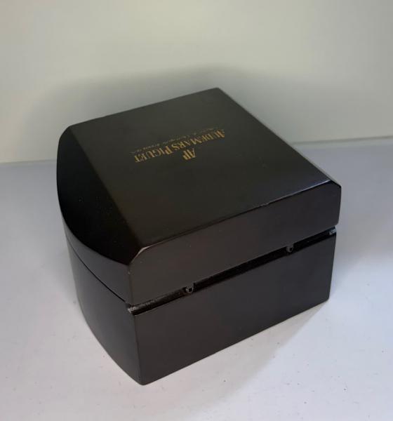 brunotsalata's tweet image. Estojo Original Audemars Piguet para relógios - Madeira Nobre - Raro 

Whatsapp 16997262613

R$1.500,00 via OLX ou retirada em Barrinha SP 

#audemarspiguet #relogio #tempo #horario 

sp.olx.com.br/regiao-de-ribe…