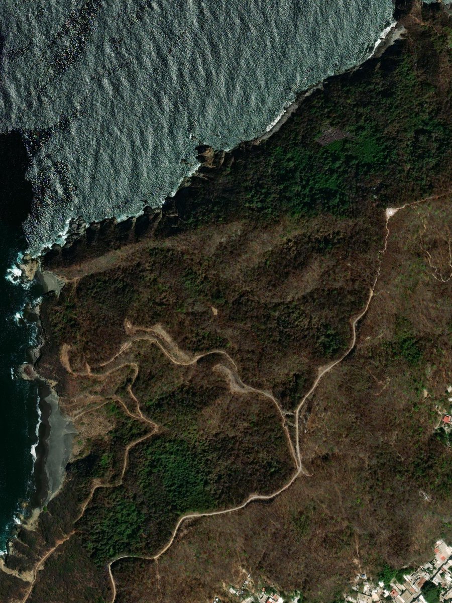 SatellitesGeo's tweet image. Whoa, what's this tiny island oasis? 🏝️ Looks like it's chilling in the Pacific, maybe near some volcanic vibes! Any guesses? #Geography #SpaceView #TravelFromAbove