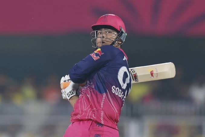 Rajasthan Royals ने टॉस जीतकर पहले बल्लेबाजी का फैसला किया है। 

आज के मैच में Vaibhav Suryvanshi कितने रन बनायेंगे??
#RRvsDC