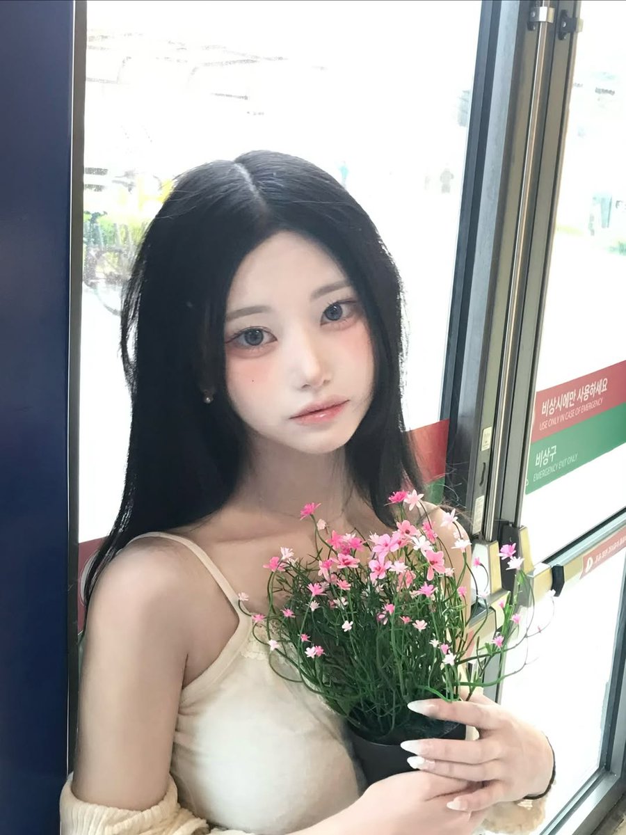 HanheeFrance's tweet photo. • INSTAGRAM • 01.05.26 •

↪︎ Nouveau post Instagram de Hanhee

🎶 rexlity • my dark fantasy dream

« au revoir mon »

1/2

#HANHEE #한희 @hanheexe https://t.co/TuCWEMdCjg