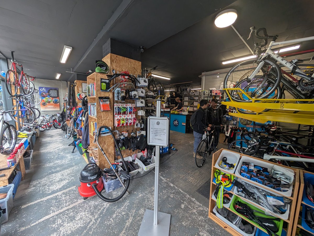 Lets_getcycling's tweet image. A nice afternoon and a bit of window shopping @donatedbikes #Chorlton #Manchester