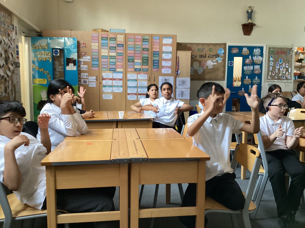 year_holy's tweet photo. We enjoyed worshipping with Dan and Emily in the first OPEN with Mary, we are looking forward to give honour to Our Lady each day, in prayer and song throughout the month of May 🎶🙏 @HolyFamilyScho1 #REHFB10 #CSTHFB10 https://t.co/jcR0IyiF5C