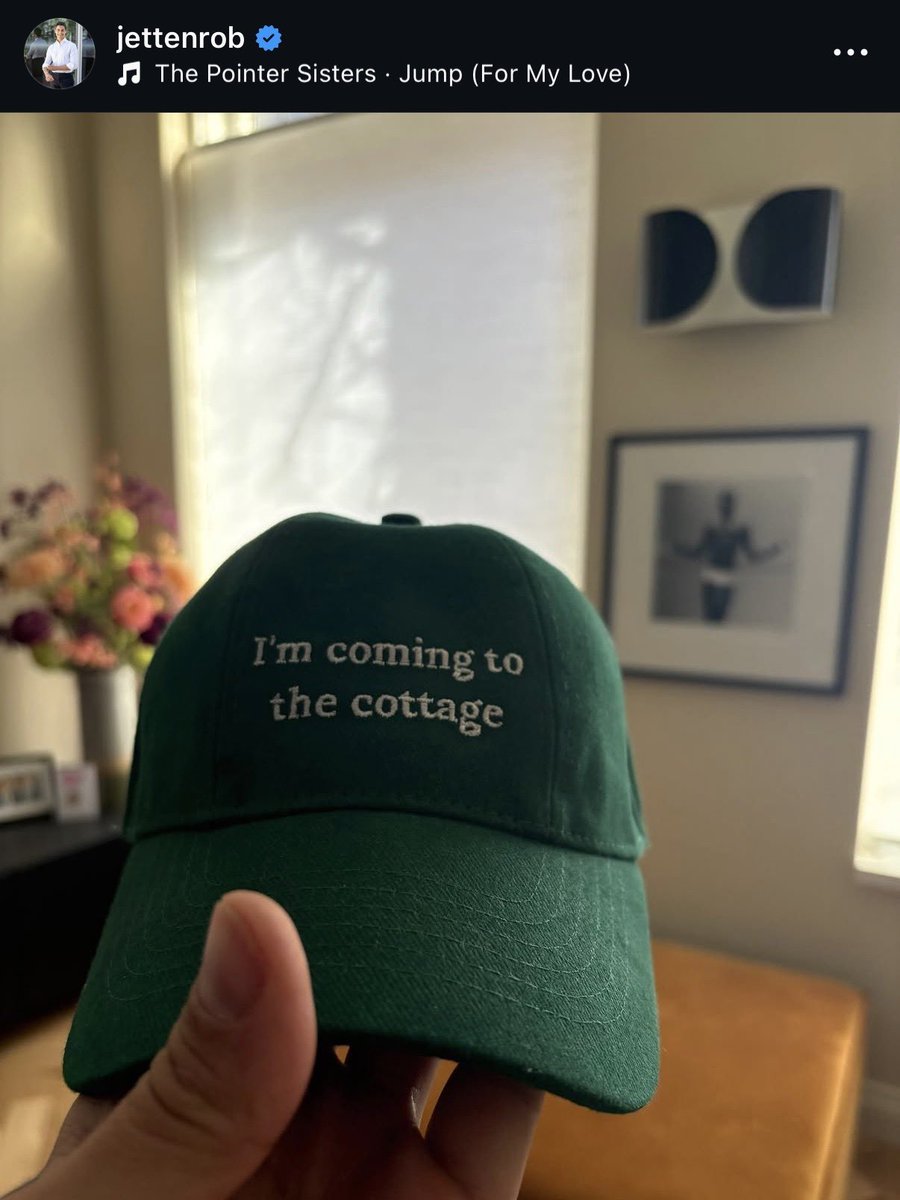 itsdavidmds's tweet photo. How cute that Prime Minister Rob Jetten 🇳🇱 is posting about #TheCottage 🏒 https://t.co/NIGeSdjKZD