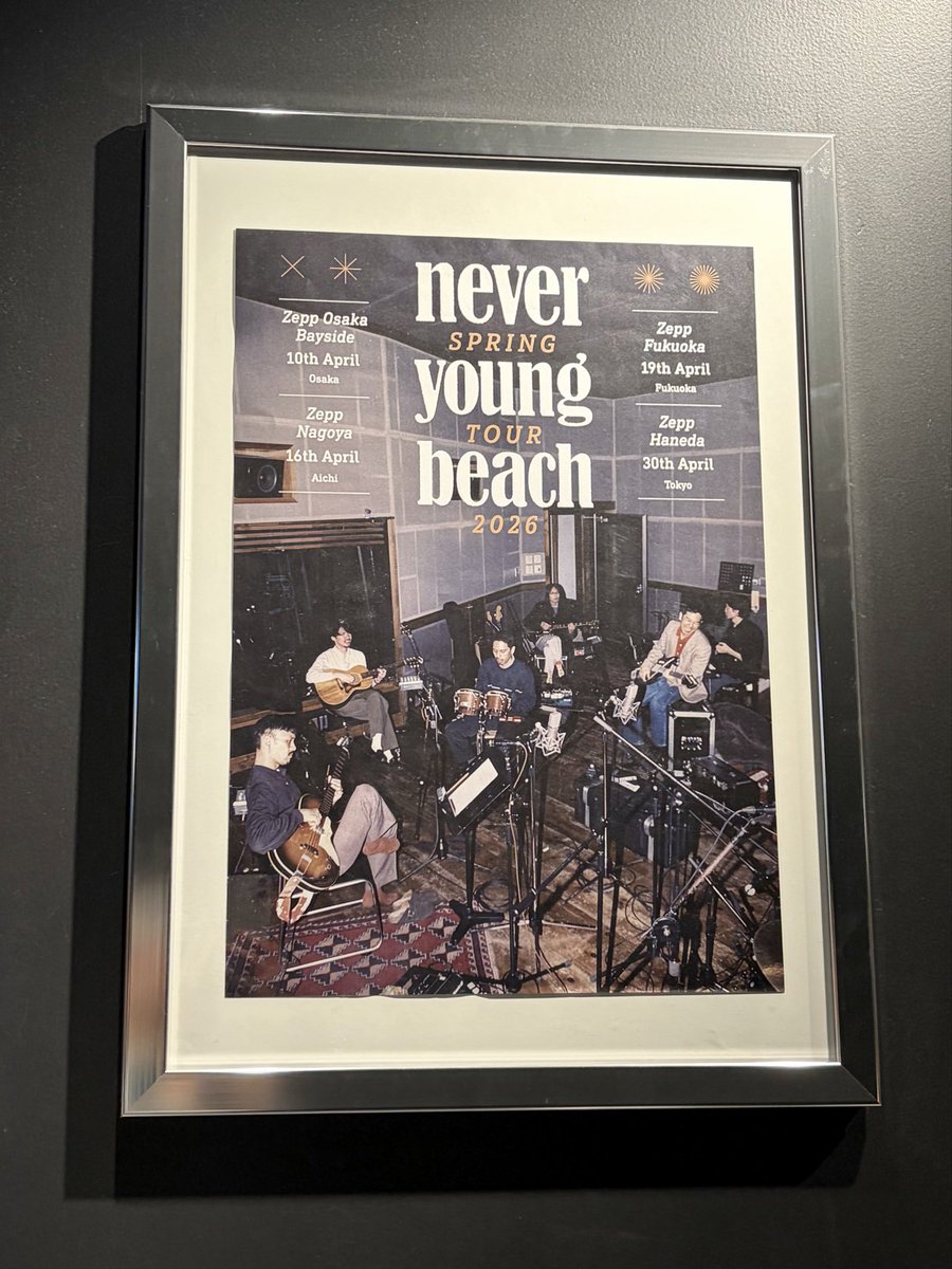笑って泣いて踊って、ネバヤンのライブはいつも楽しくてあったかい✨

お客さんはもちろん、バンドメンバーも楽しそうでそれが何よりも嬉しかった！

バンドを続けるって見えない部分で大変なことも沢山あると思うけど、長く続けてくれていることに感謝しかない…

ずーっと大好き🫶

#neveryoungbeach