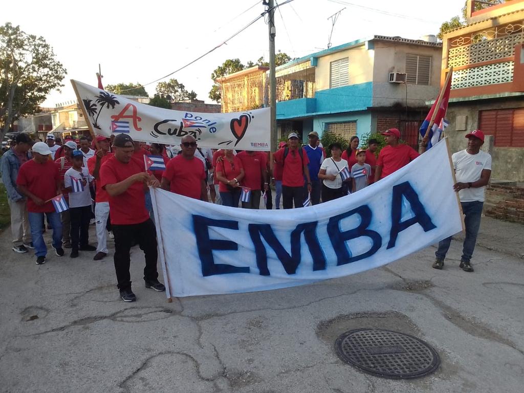 ReinaldoLuisGo1's tweet photo. El sistema empresarial GESIME en el desfile por el #1Mayo, dia internacional de los trabajadores. Otro momento de UNIDAD de todo un pueblo que ratifica con CORAJE que #La PatriaSeDefiende
#CubaEstaFirme
#CubaVencera porque #JuntosCreamos https://t.co/aYsqadQwC4