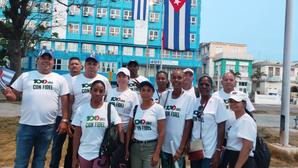 ReinaldoLuisGo1's tweet photo. El sistema empresarial GESIME en el desfile por el #1Mayo, dia internacional de los trabajadores. Otro momento de UNIDAD de todo un pueblo que ratifica con CORAJE que #La PatriaSeDefiende
#CubaEstaFirme
#CubaVencera porque #JuntosCreamos https://t.co/aYsqadQwC4