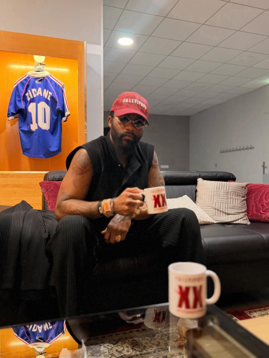 YvesBuya1's tweet photo. Fally Ipupa, Aigle !

Pour toi frère,

Le Stade de France s’apprête à vibrer au rythme d’un fils du Congo qui a su porter haut notre culture, notre musique et notre fierté.

Ce double rendez-vous n’est pas seulement un concert… 

C’est une démonstration de travail, de persévérance et de foi en tes rêves.

Que chaque note résonne comme un symbole. Que chaque pas sur scène rappelle au monde entier que l’excellence congolaise n’a pas de frontière.

Kinshasa est derrière toi.

Le Congo tout entier aussi,
L’Afrique est derrière toi.

L’histoire t’attend !

Force, grandeur et succès total à toi cher frère.

S.E Jésus-Noël @Jesusnoelshek