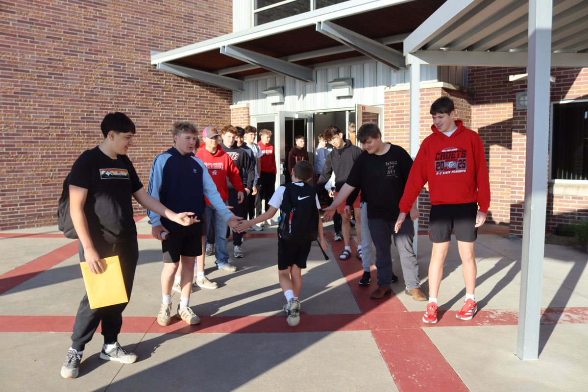 wpcadets's tweet image. Happy High-Five Friday! ✋

Shout out to the @WPBFootball team for welcoming our elementary students this morning with high fives and lots of energy! Only a few more Fridays to go!

#cadetpride⚔️