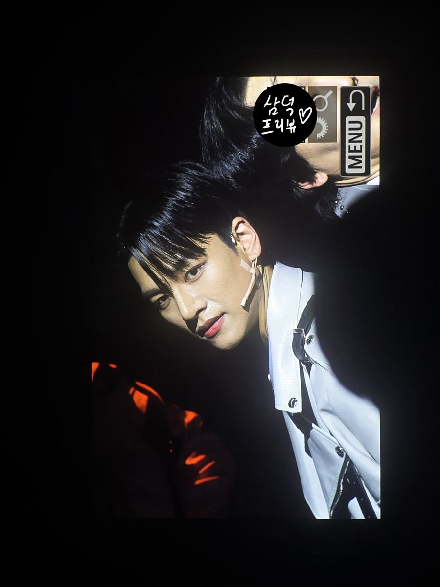 3000duck's tweet photo. [프리뷰] 260501 뮤지컬 6시 퇴근

직장인 밴드맨 비주얼 수준✨️

#6시퇴근 #윤지석
#한승윤 #HANSEUNGYUN @s_yunny 
#D82 @D82OFFICIAL https://t.co/I2AZIb7m4c