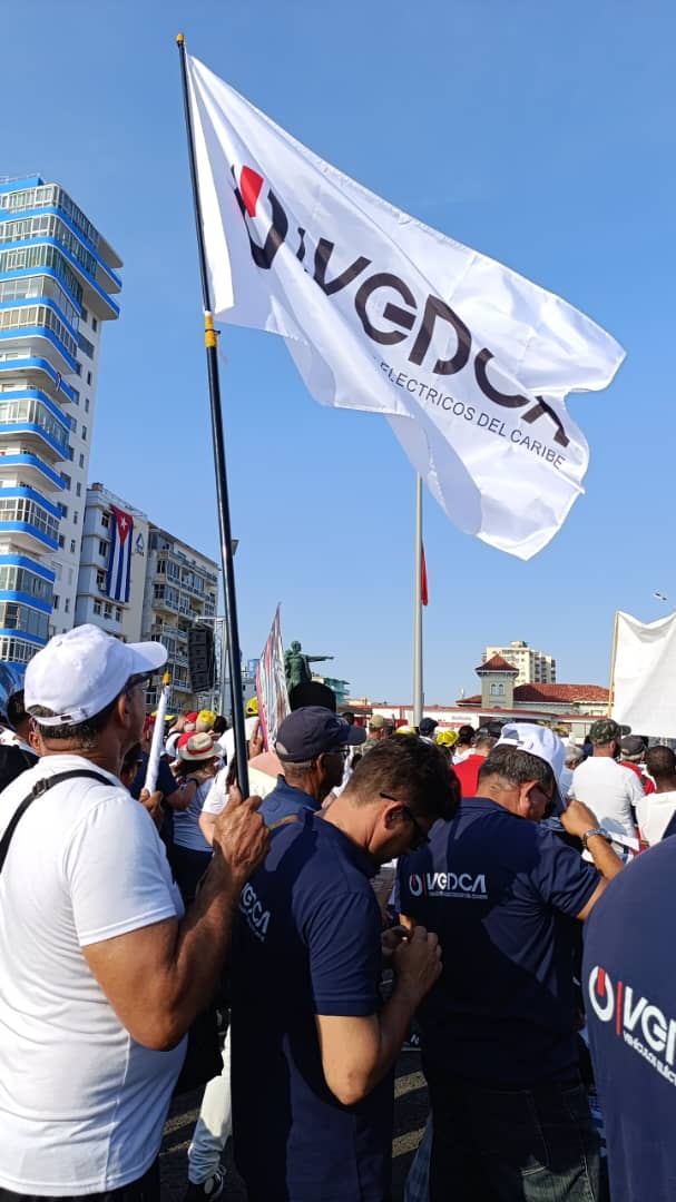 ReinaldoLuisGo1's tweet photo. Celebramos el día internacional de los trabajadores en la Tribuna Antimperialista.
#LaPatriaSeDefiende
#CubaEsRevolución 
#CubaEstáFirme 
#Cuba cuenta con ##GESIME https://t.co/5va7bAdDpv