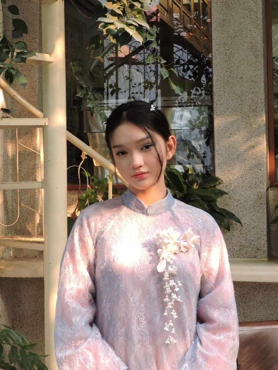hsgtphcm's tweet photo. Chị Trâm Anh đã làm tốn tinh biết bao đứa con trai bằng đôi chân thon dài, khuôn mặt dâm đãng và body gợi dục của mình.
#tramanh #hocsinhdam https://t.co/Jm8ZR0bU2k