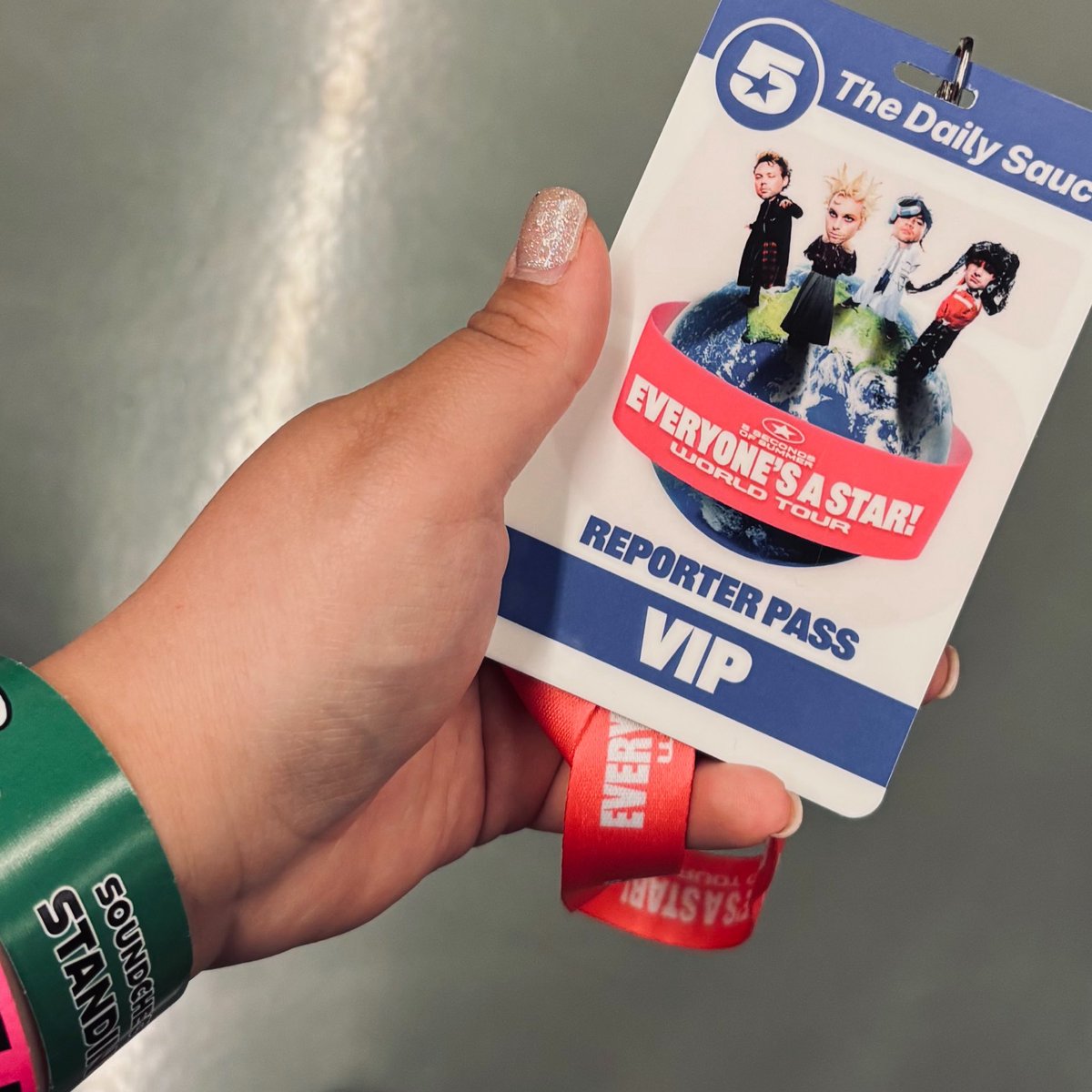 eliferssan's tweet photo. after 8 years i’ll see you again omg, i’m the happiest person right now.❤️‍🩹

 #ValenciaIsAStar #EASValencia https://t.co/xiQS4jdFPM